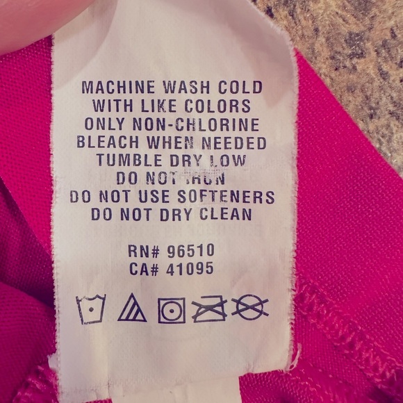 Under Armour HeatGear Sleeveless Tank Size Small Hot Pink VNeckline Racerback - Picture 8 of 10